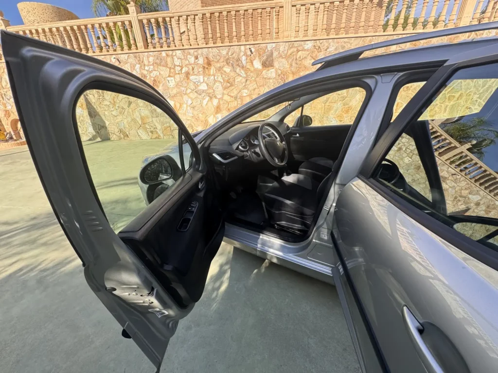 Trunk space of Peugeot 207 SW