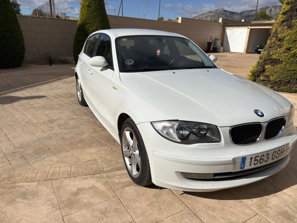 BMW 116d exterior front view
