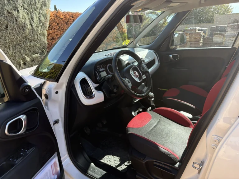 Fiat 500L interior driver seat