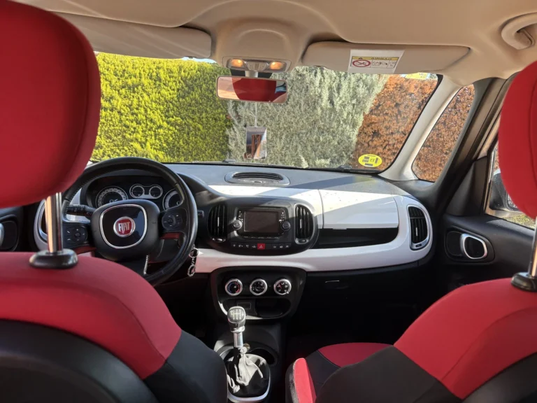 Fiat 500L dashboard interior